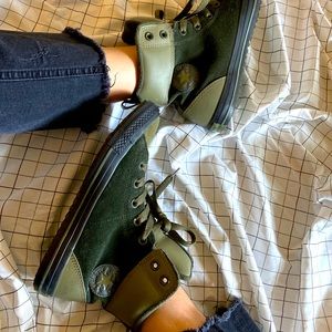 Converse high top with grip